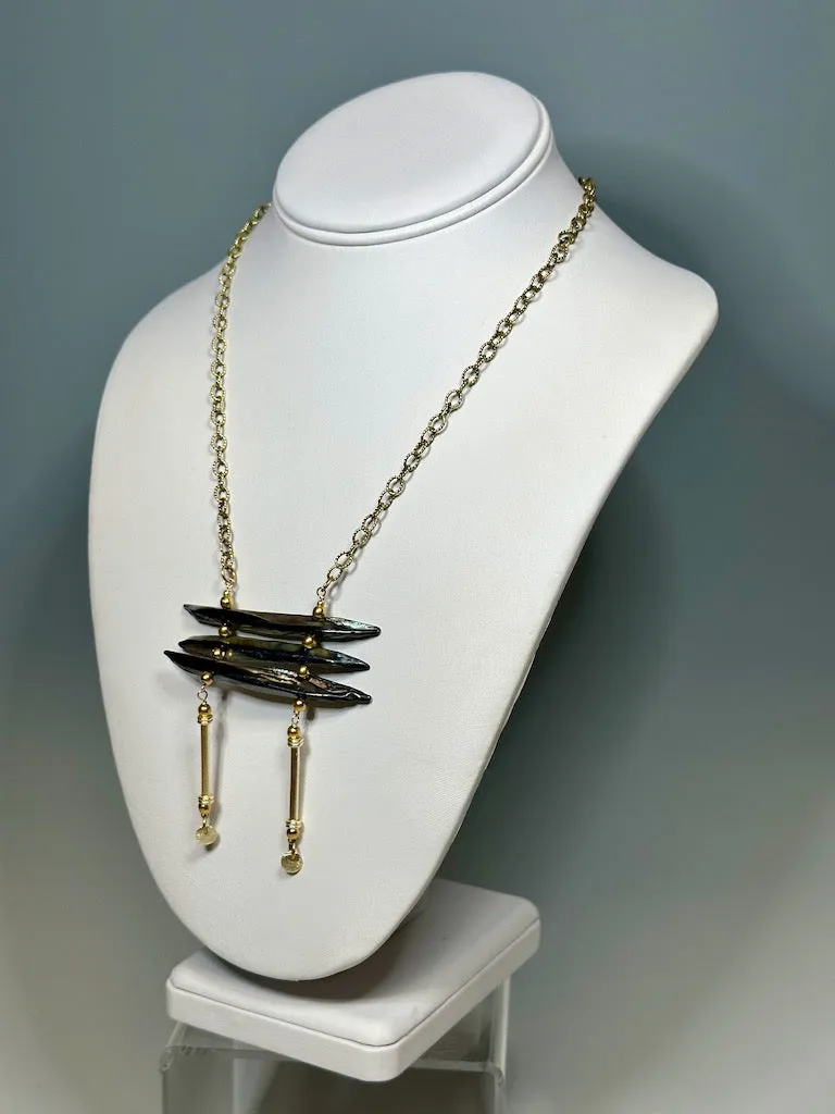 ABALONE CROSS CUT SHELL NECKLACE WITH GOLD CHAIN  LCN597