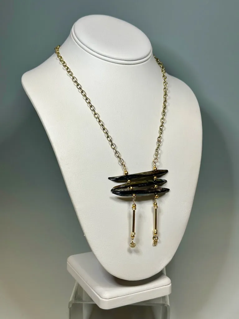 ABALONE CROSS CUT SHELL NECKLACE WITH GOLD CHAIN  LCN597