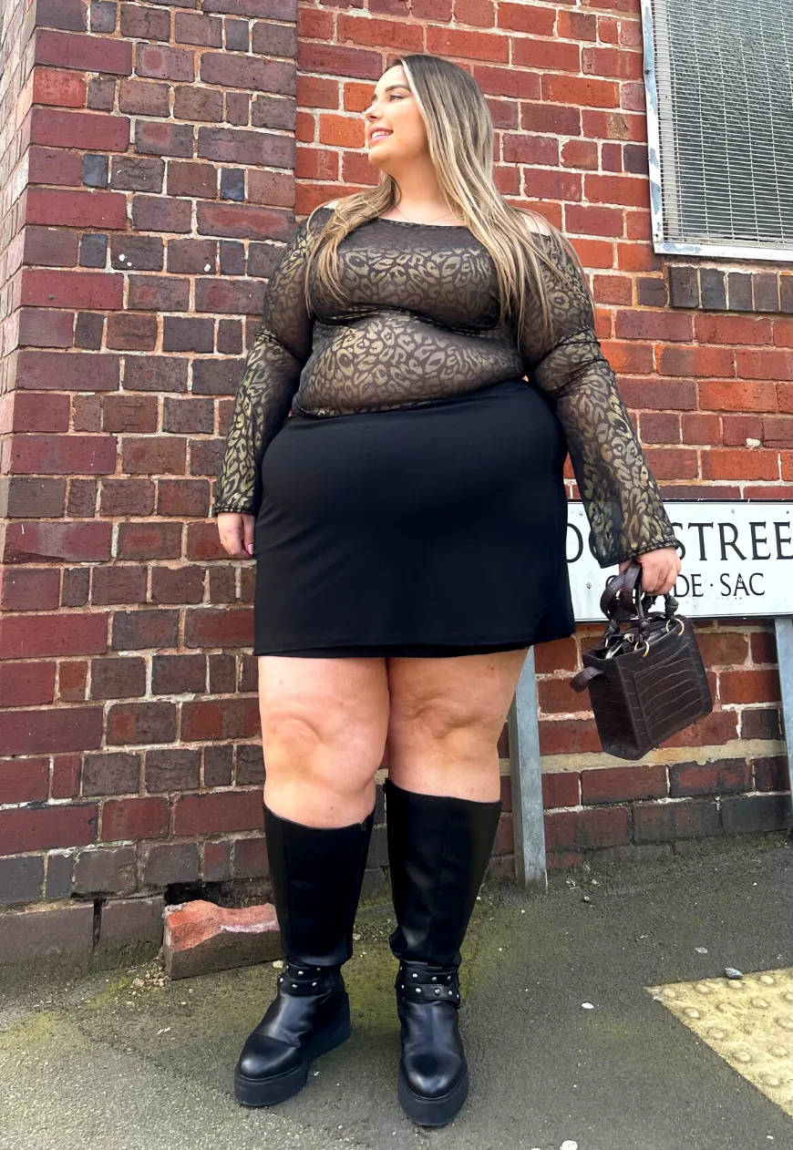 BLACK STRIPE MINI SKIRT