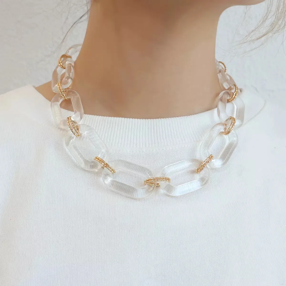 CLEAR LINK NECKLACE