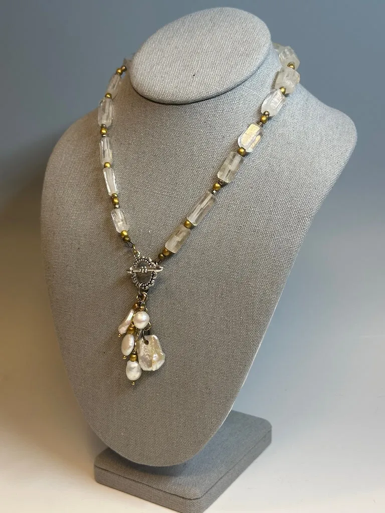 CRYSTAL AND FRESH WATER PEARL FRONT TOGGLE NECKLACE LCN670