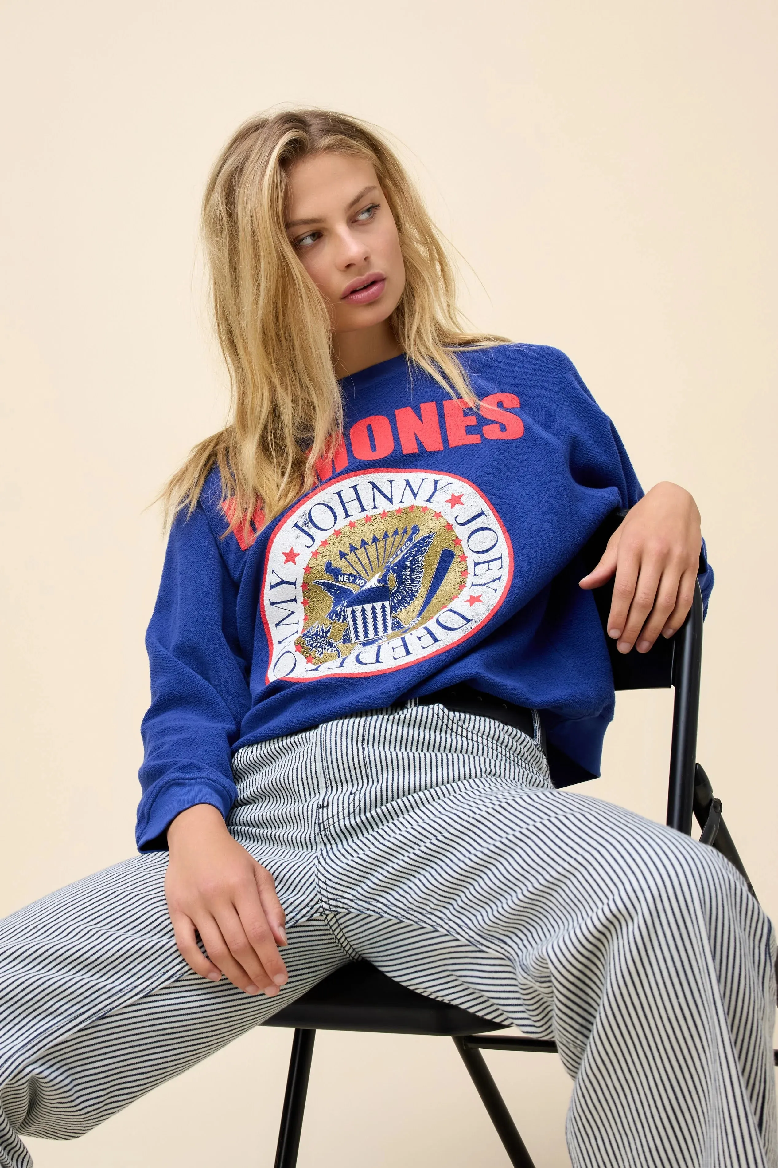 DAYDREAMER - RAMONES GOLD SEAL REVERSE RAGLAN SWEATSHIRT