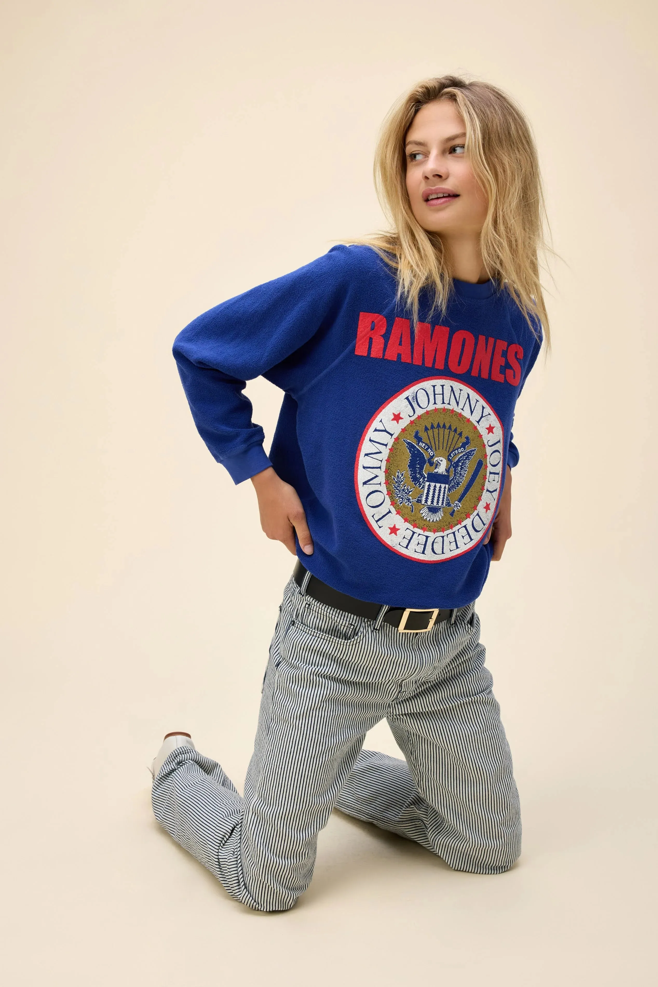 DAYDREAMER - RAMONES GOLD SEAL REVERSE RAGLAN SWEATSHIRT