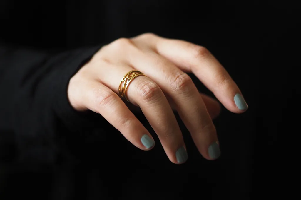 Delicate Ivy Ring