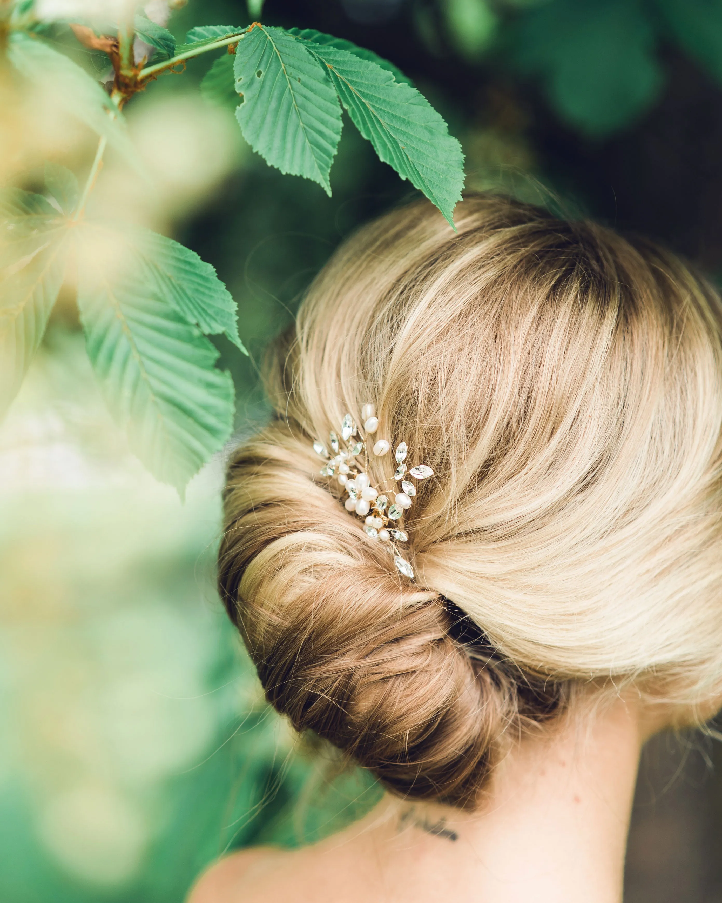 Delicate Pearl & Crystal Comb