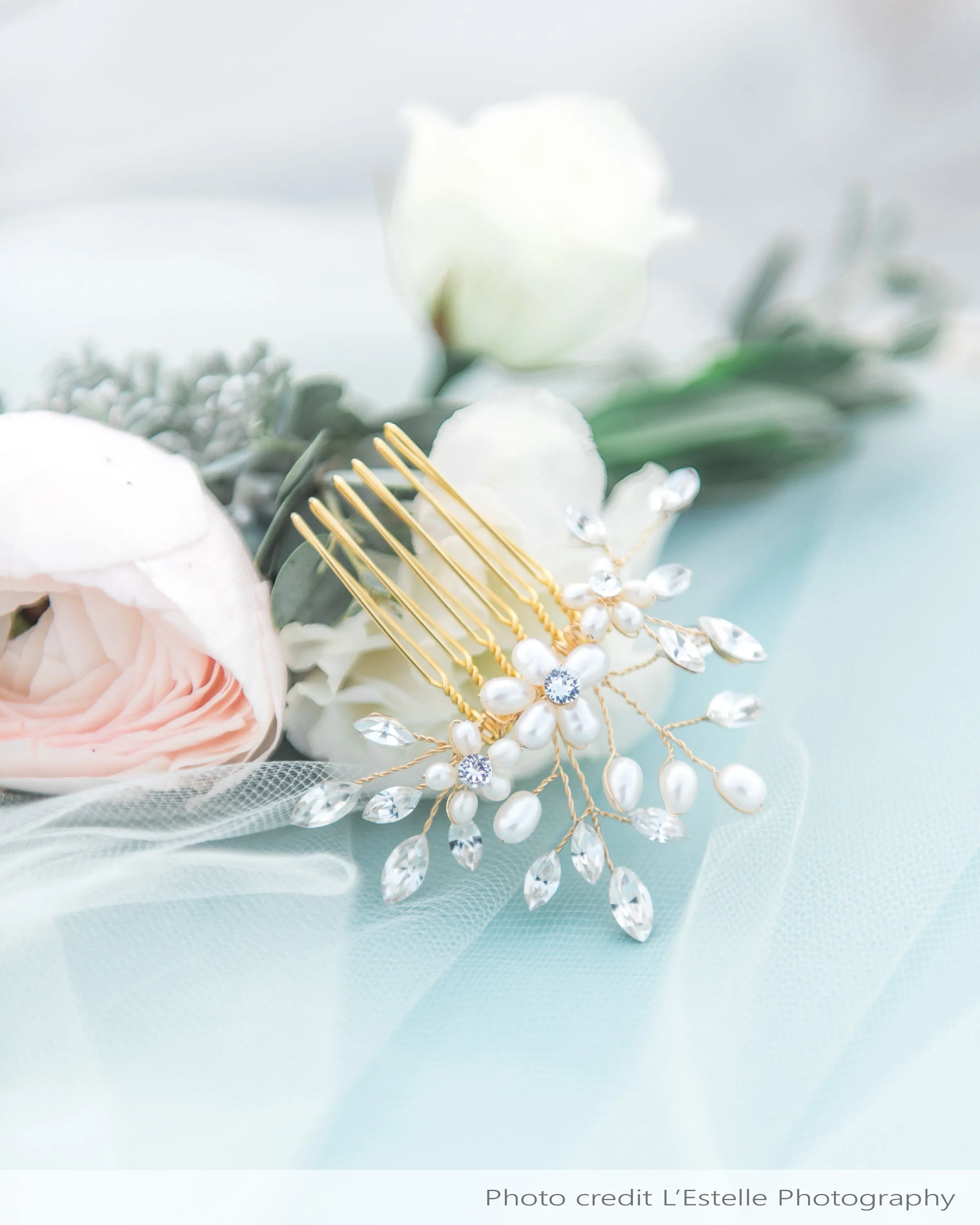 Delicate Pearl & Crystal Comb