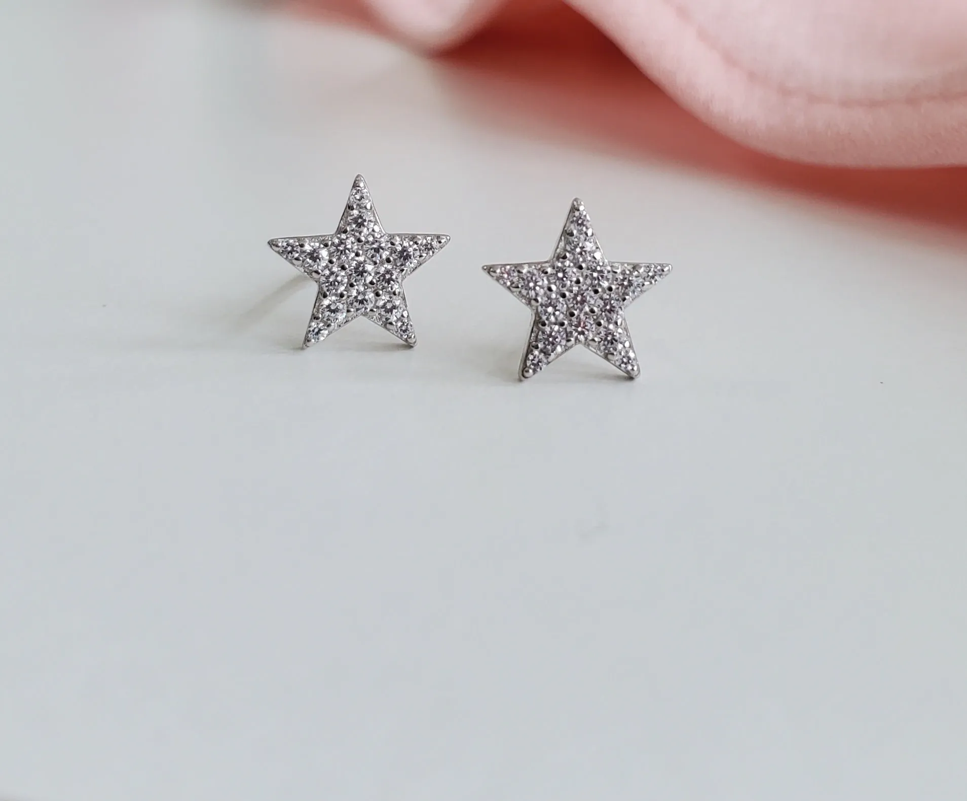 Delicate Star Earrings 1cm
