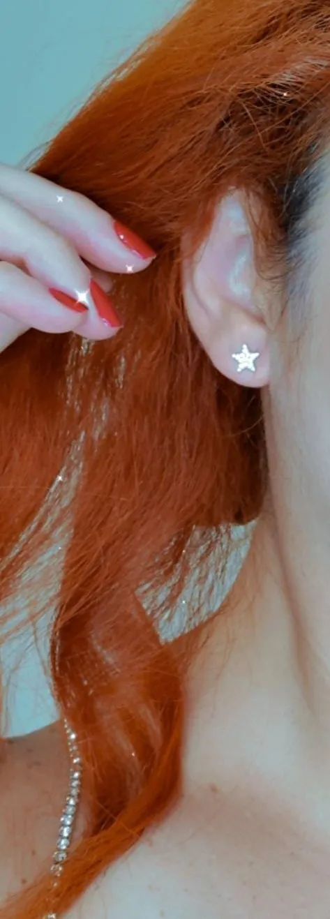 Delicate Star Earrings 1cm