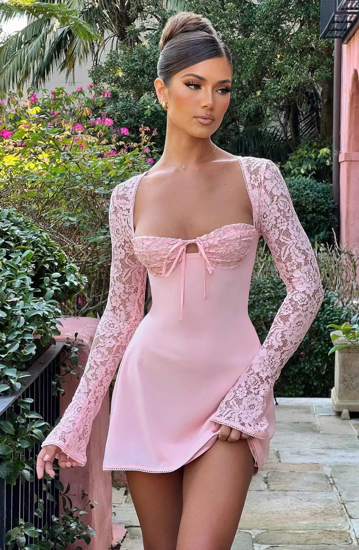Elegant Lace Long Sleeve Mini Dress with Sweetheart Neckline Satin Club Party Dress