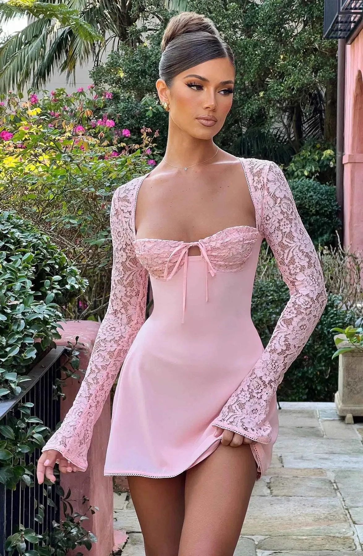 Elegant Lace Long Sleeve Mini Dress with Sweetheart Neckline Satin Club Party Dress