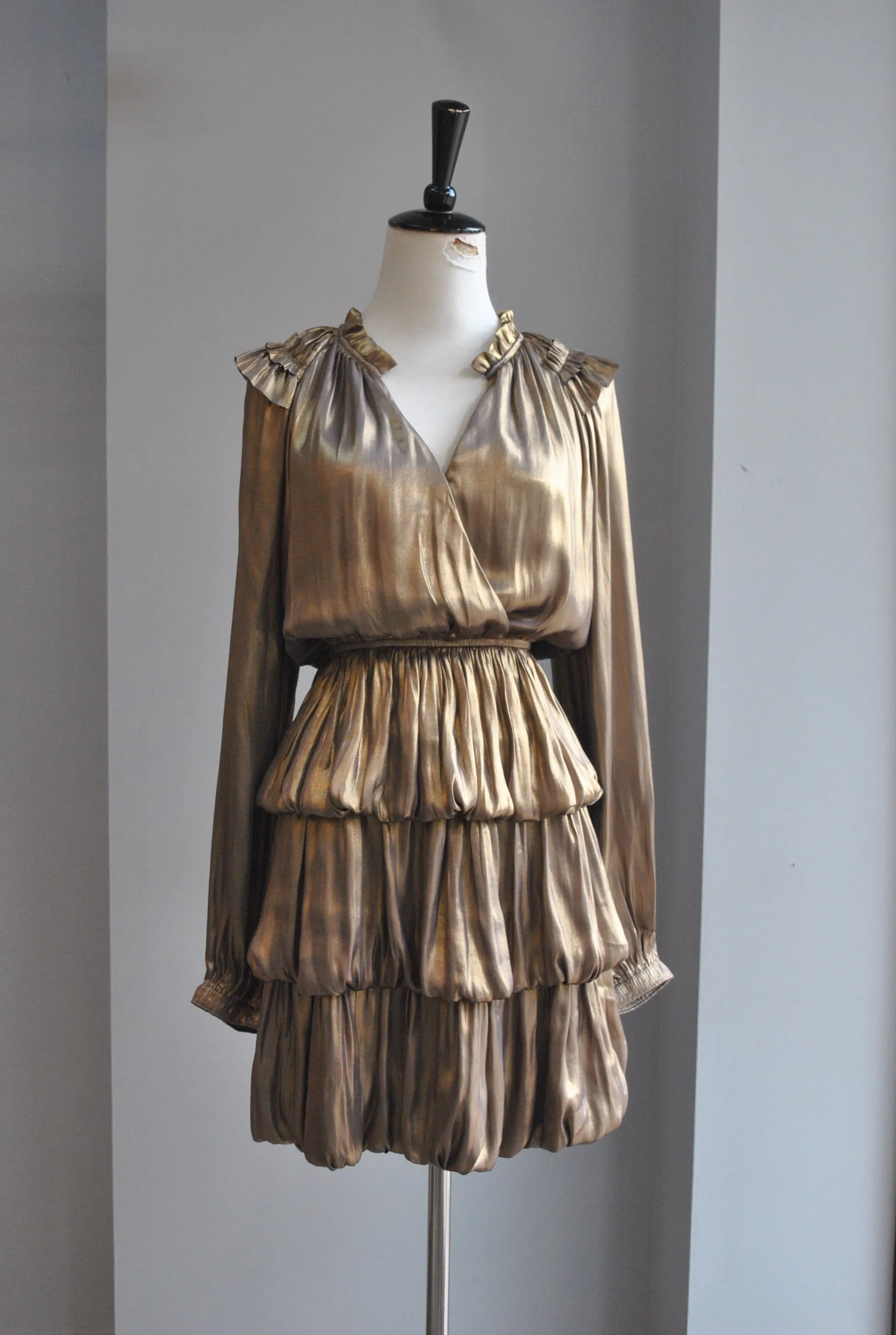 GOLD MINI PARTY DRESS WITH RUFFLES