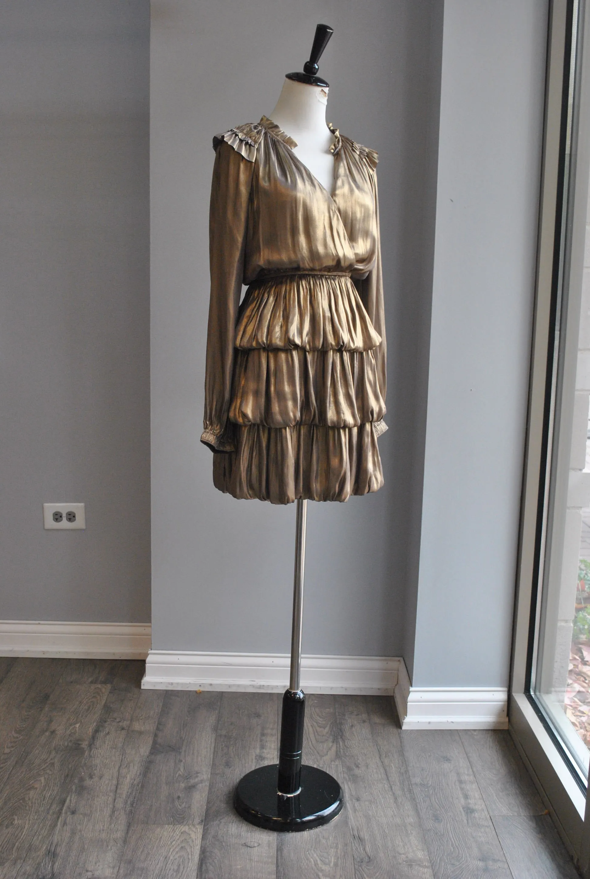 GOLD MINI PARTY DRESS WITH RUFFLES