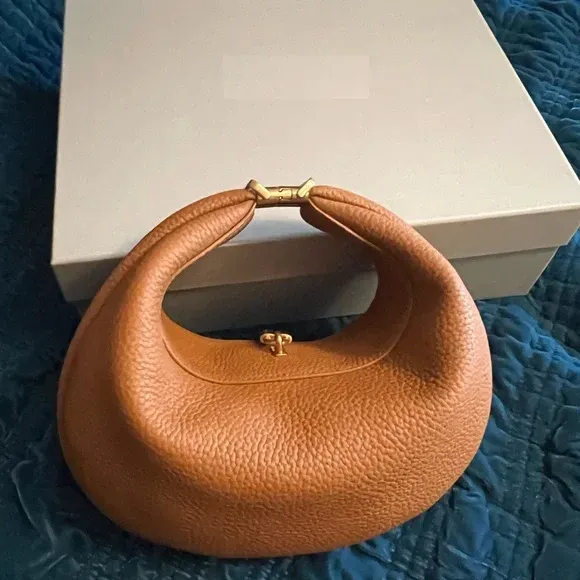 Leather shoulder bag