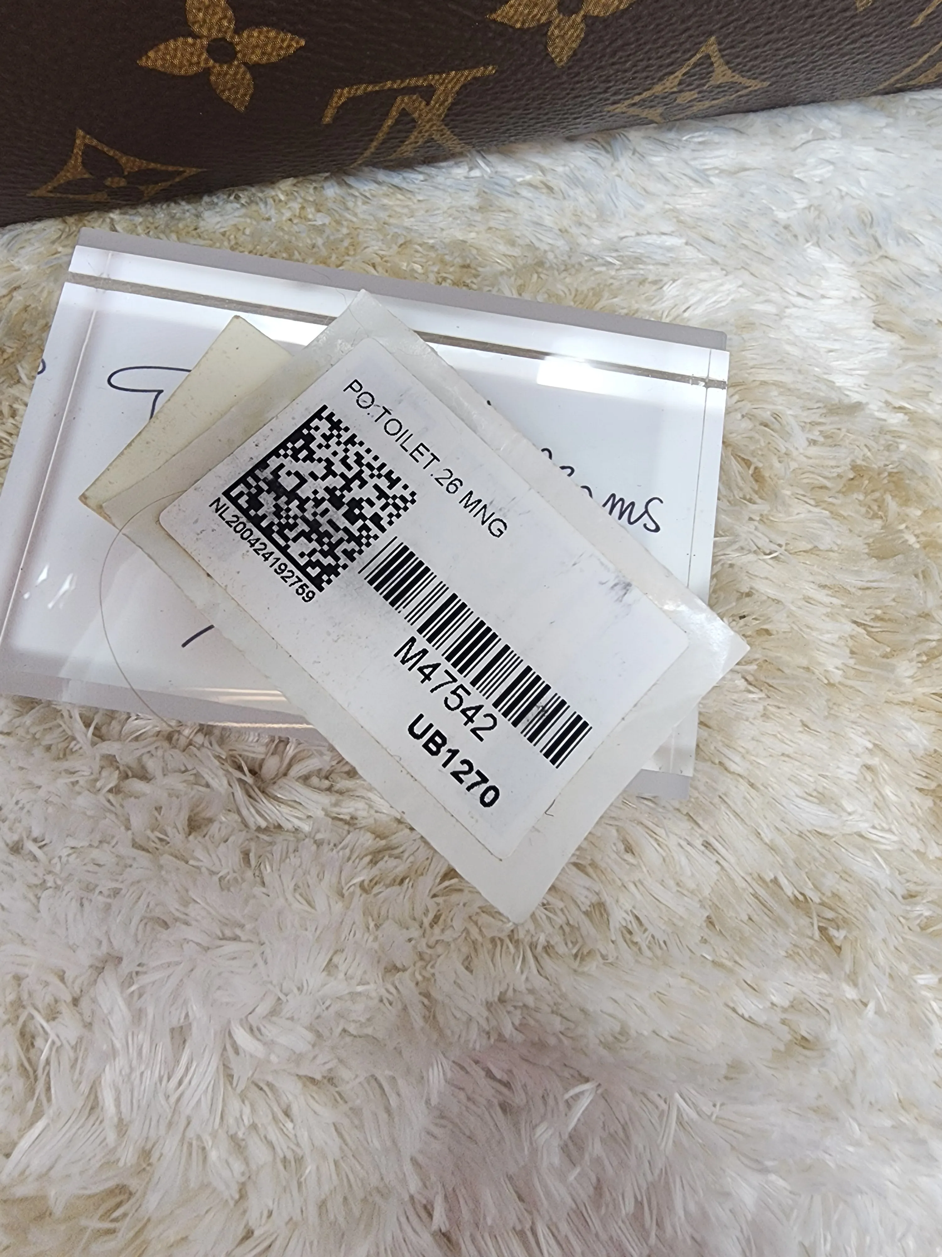 LOUIS VUITTON MONOGRAM TOILETRY 26, LIKE NEW