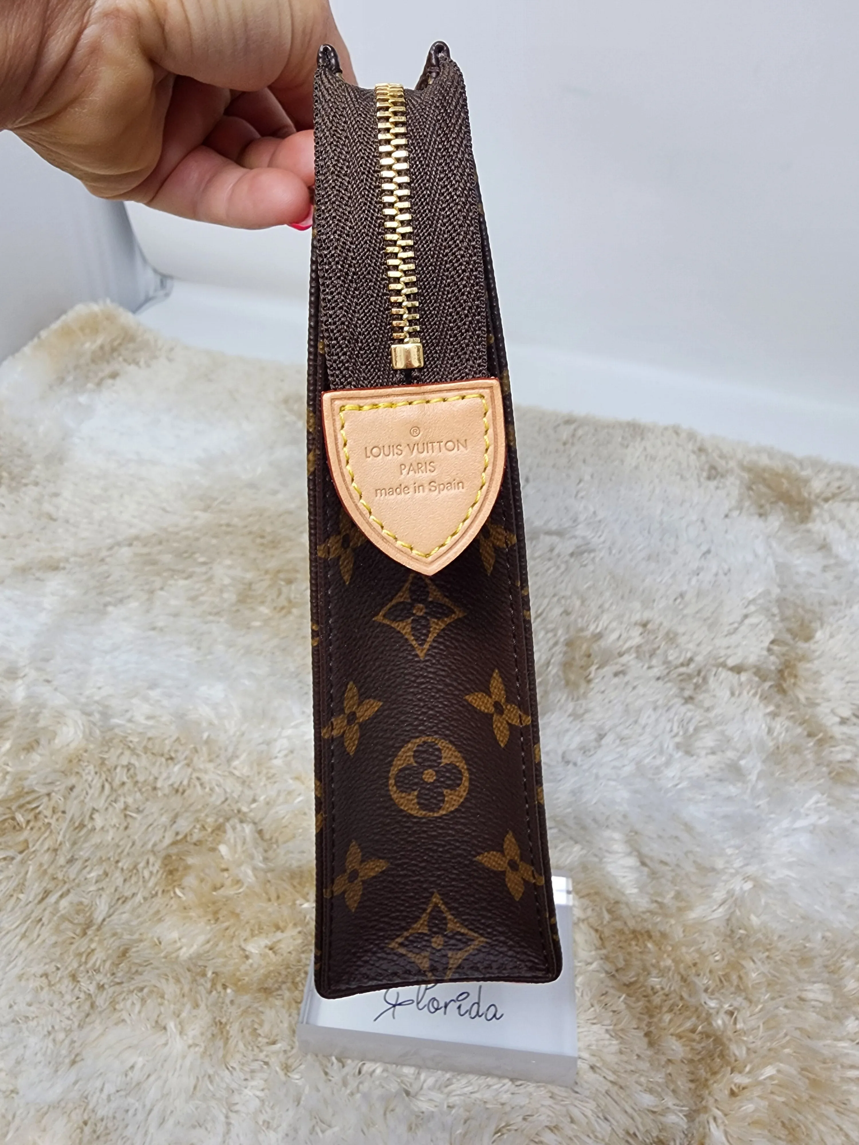 LOUIS VUITTON MONOGRAM TOILETRY 26, LIKE NEW