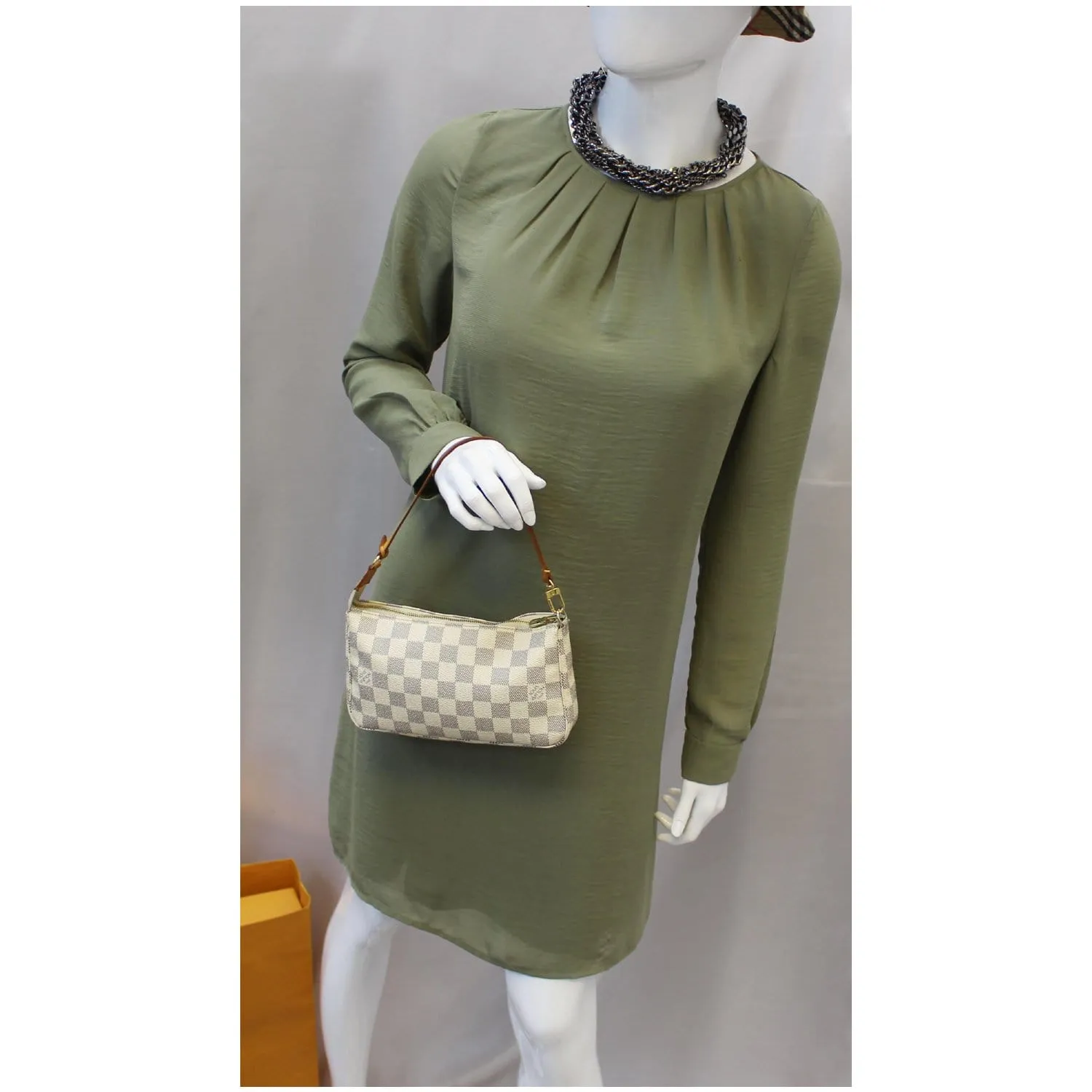 LOUIS VUITTON Pochette Accessoires Damier Azur Pouch White