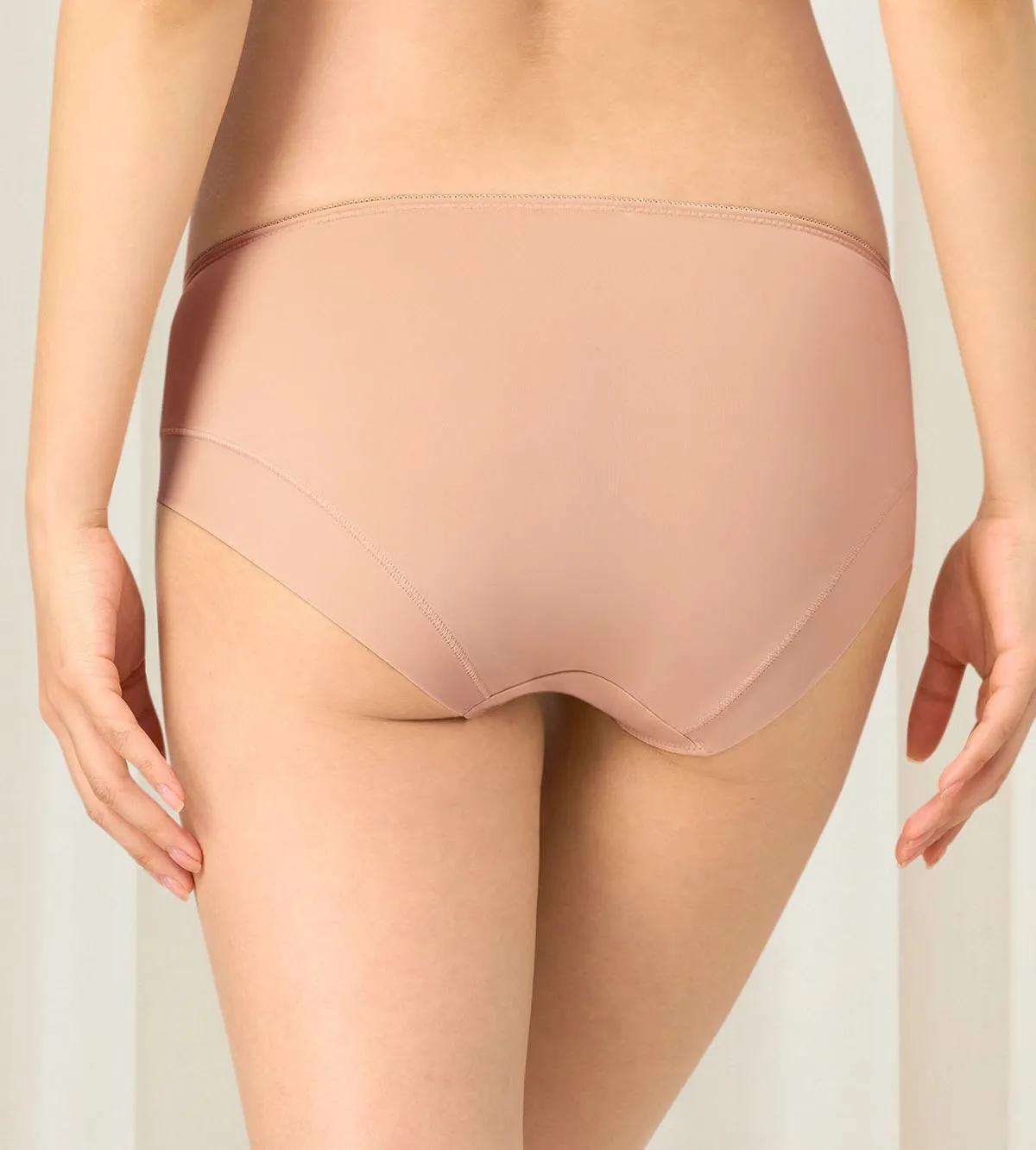 Natural Elegance Delicate Hipster