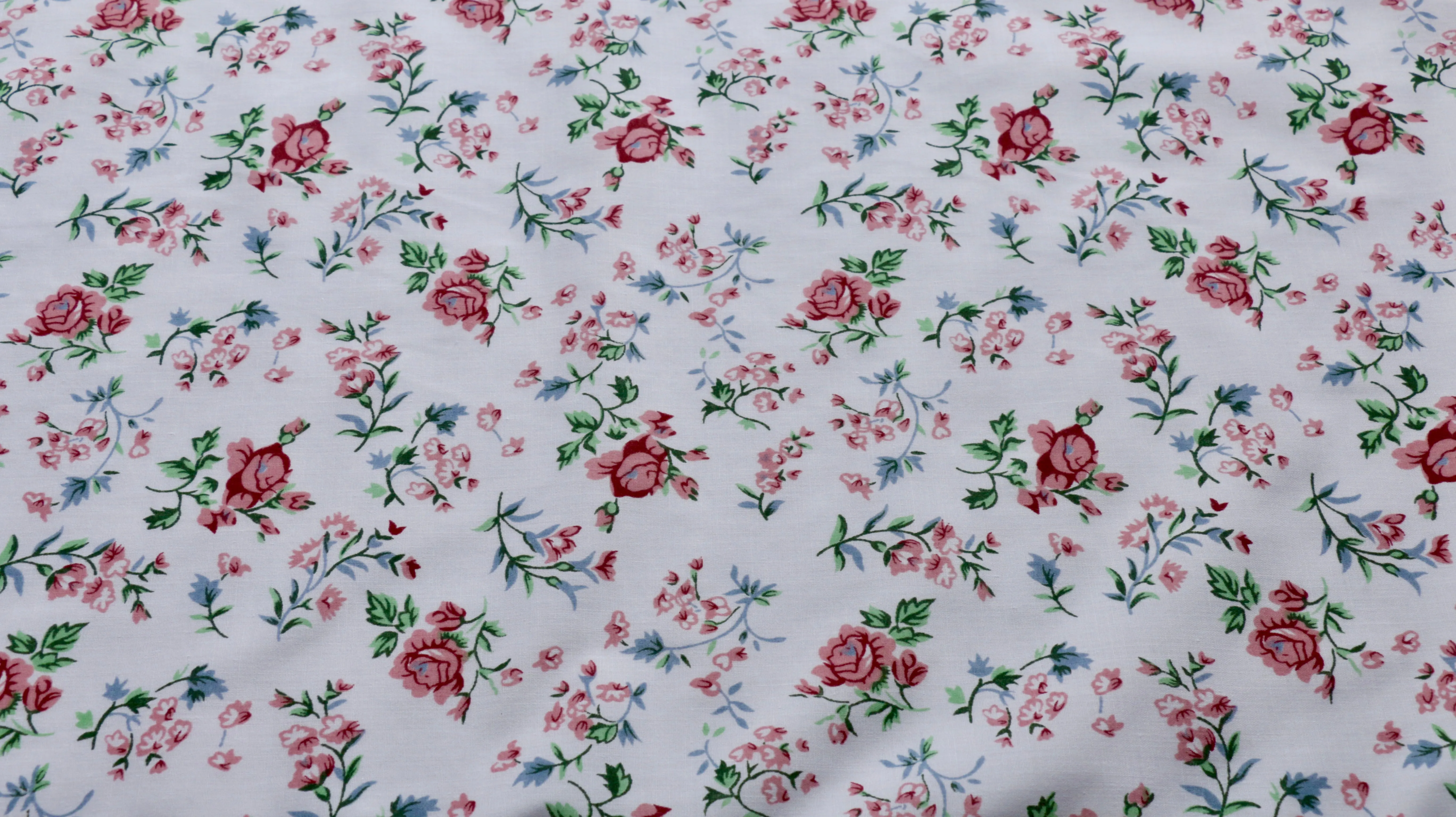 PRINTED POLYCOTTON FABRIC - Delicate Rose Design