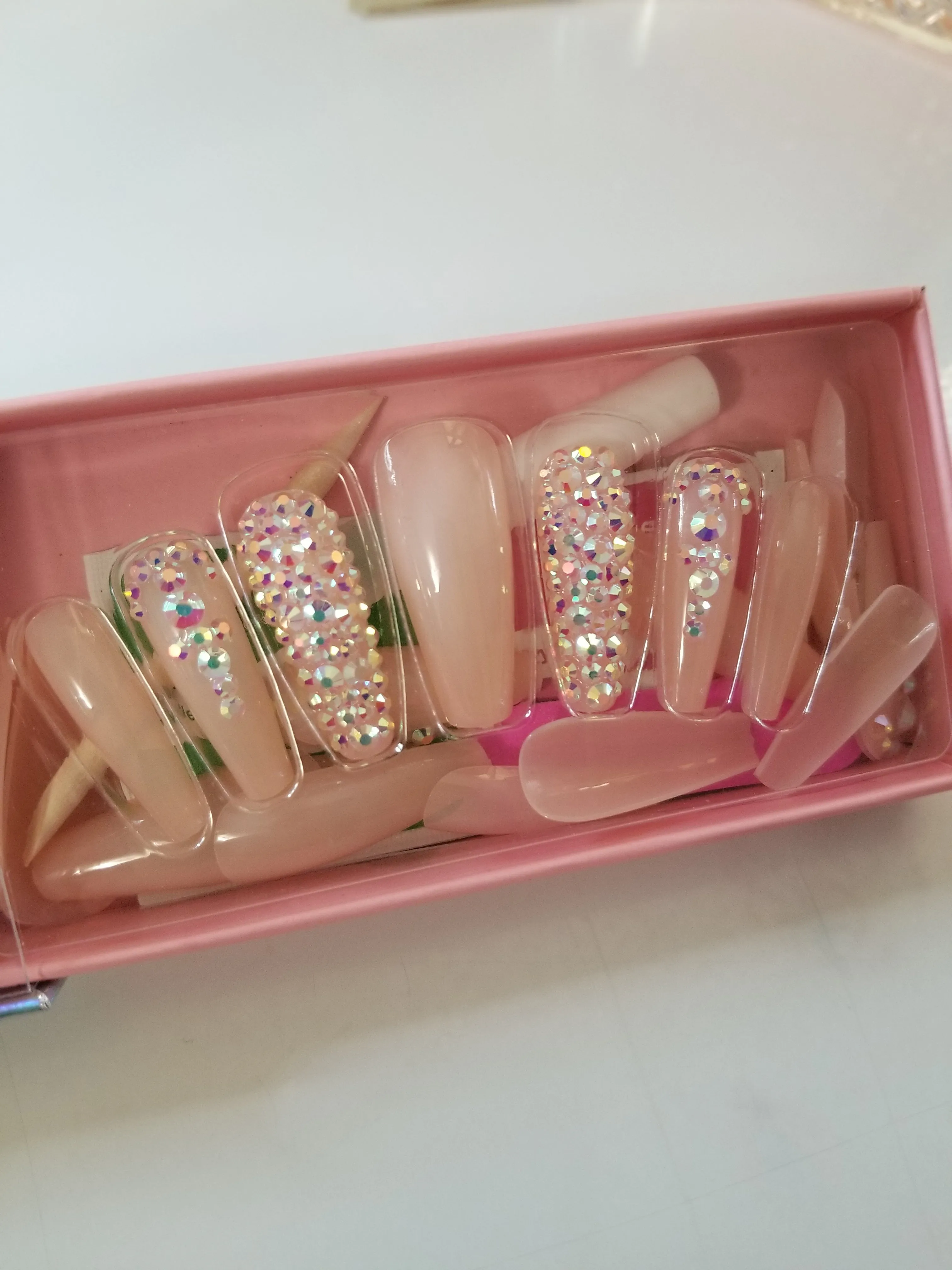 "Sparkle" 24 Piece Set Artificial Nails with Glue