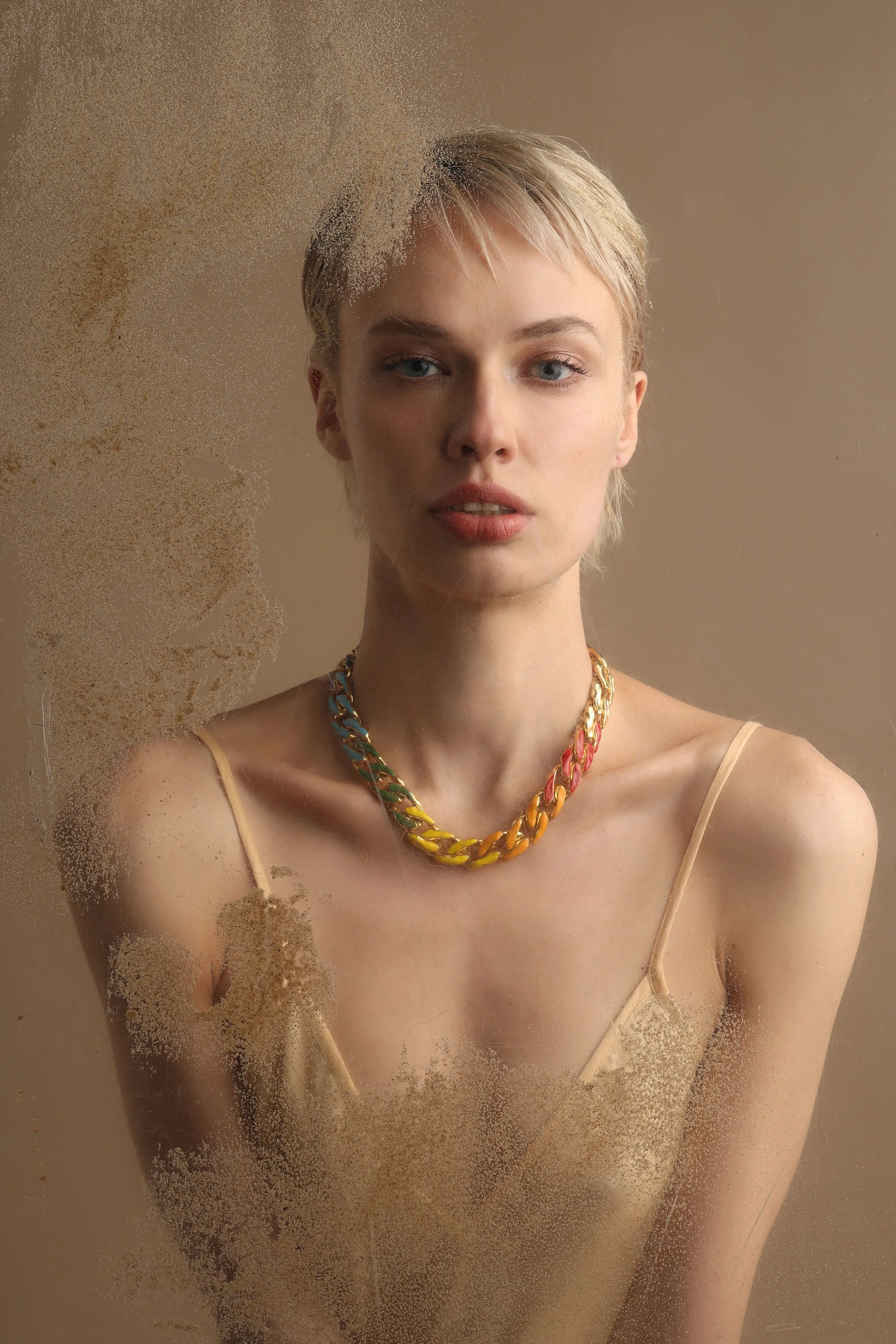STATEMENT WAVE CHAIN NECKLACE WITH ENAMEL
