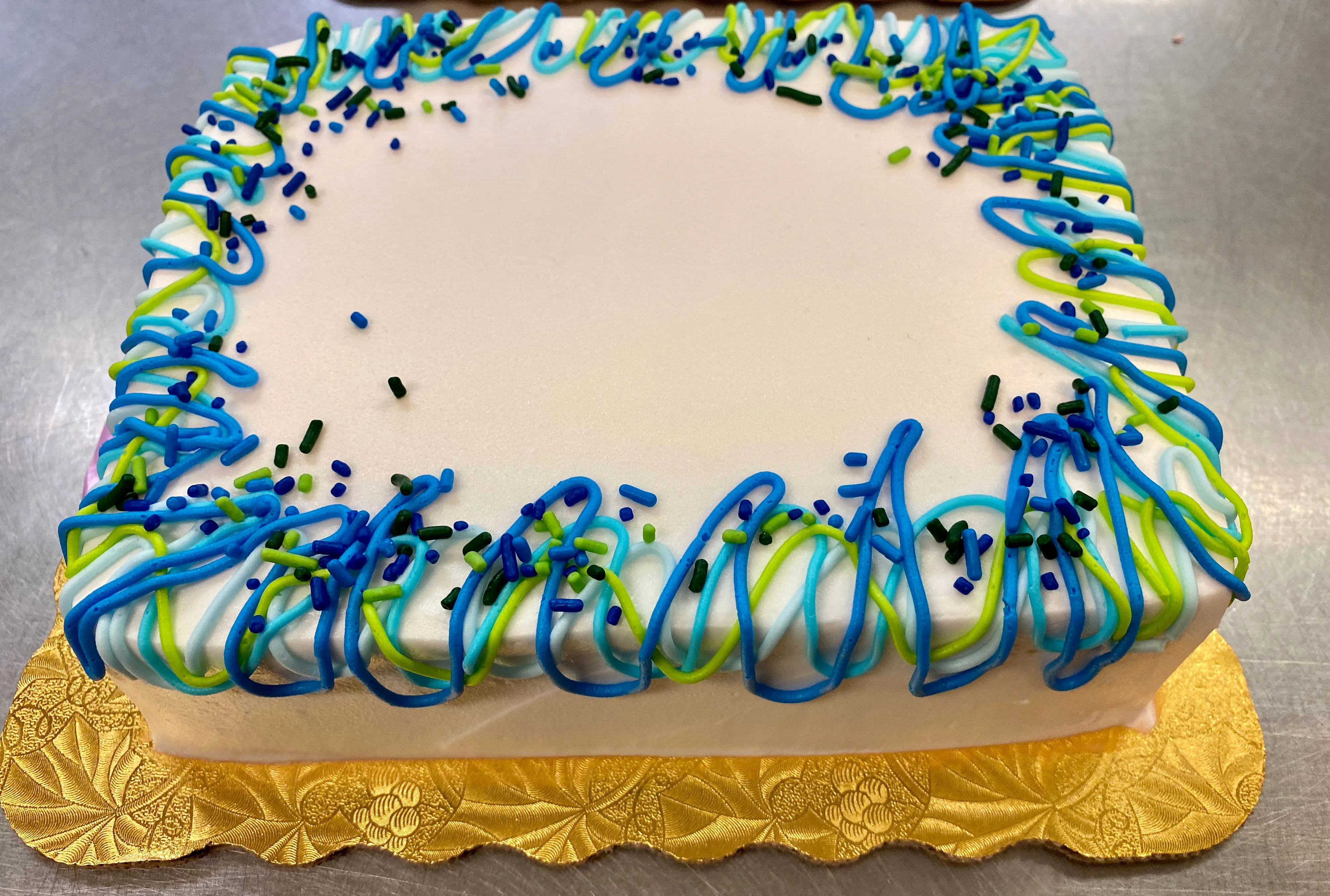 Streamers Design Cake
