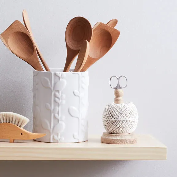 String Tidy with Scissors
