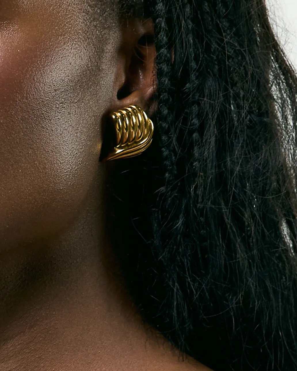 SUAVE EARRING