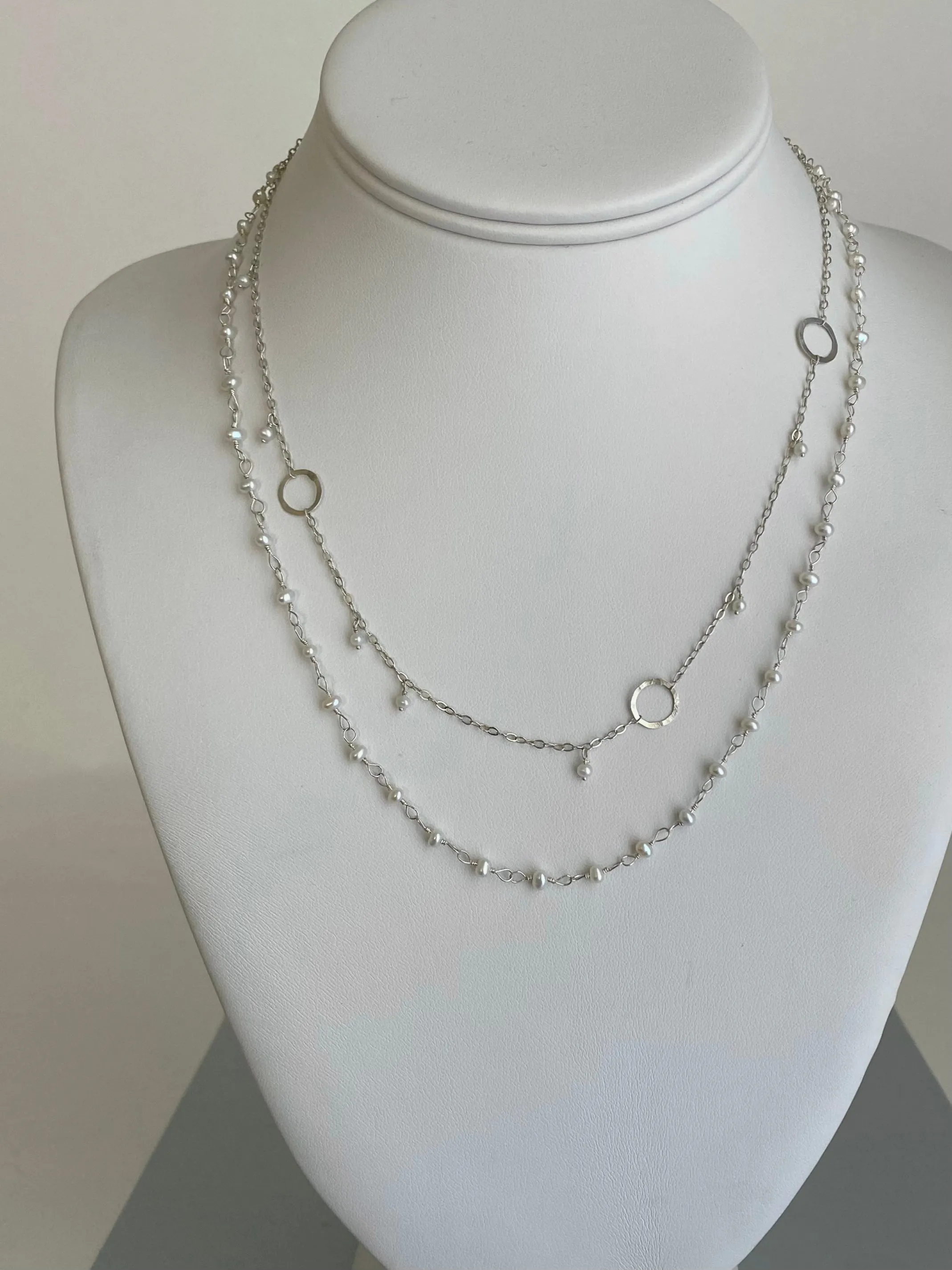 The Delicate Necklace with Circles and Stones