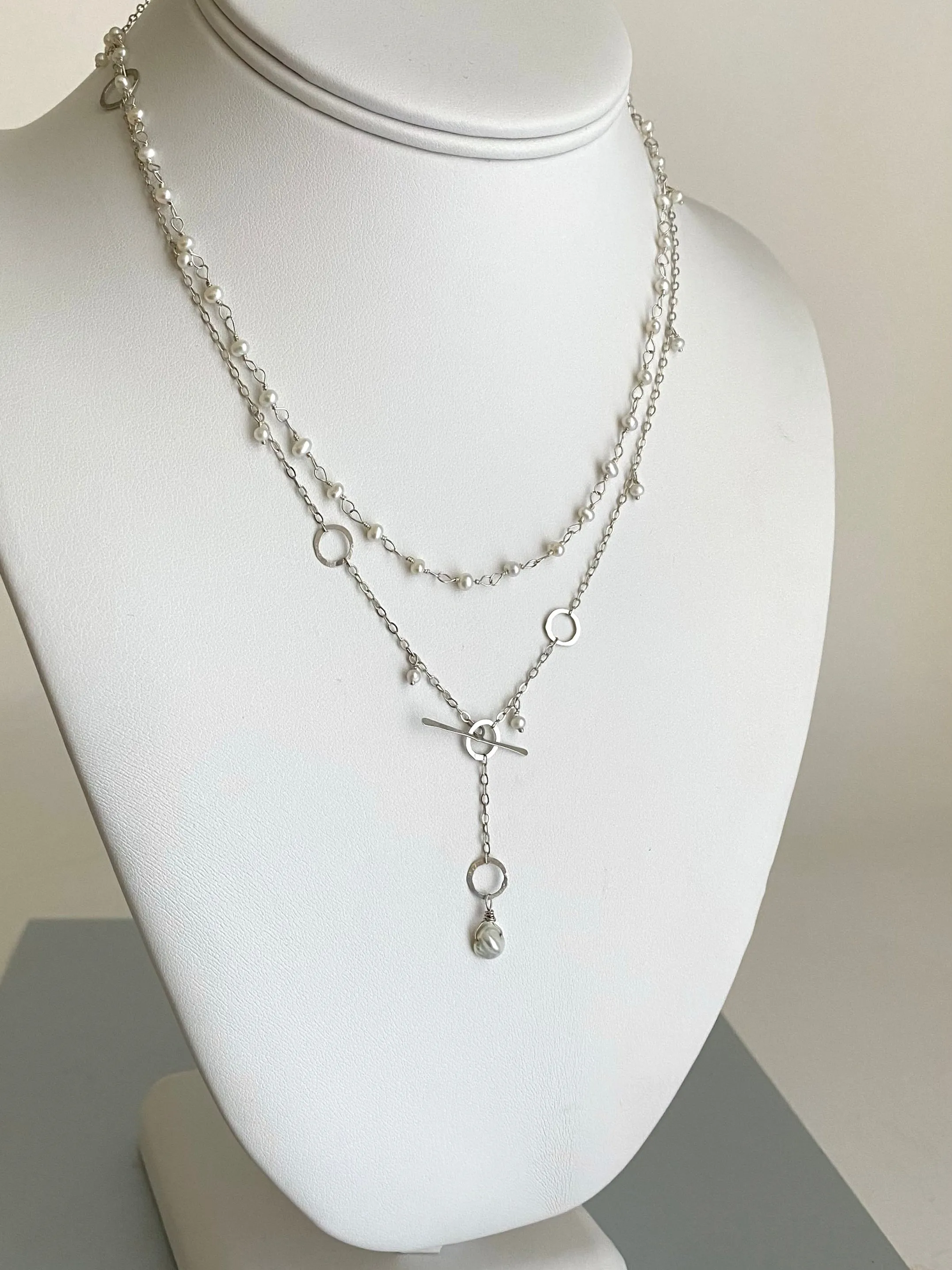 The Delicate Necklace with Circles and Stones