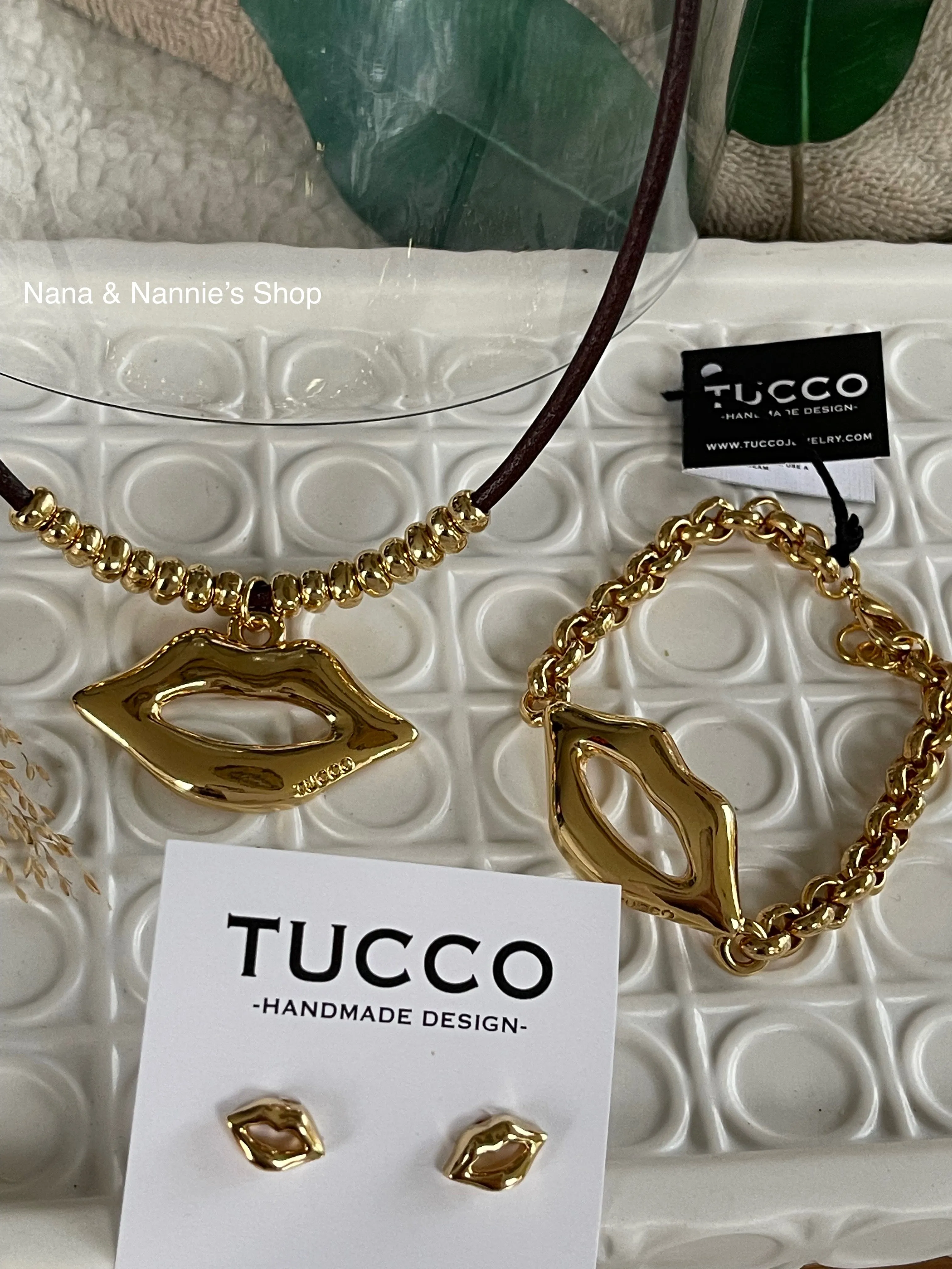 Tucco Necklace ( Kiss Me Collection)