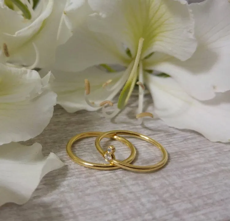 Unique engagement ring for women,  delicate wedding ring set, 14k gold engagement ring set, delicate diamond ring, thin gold rings set