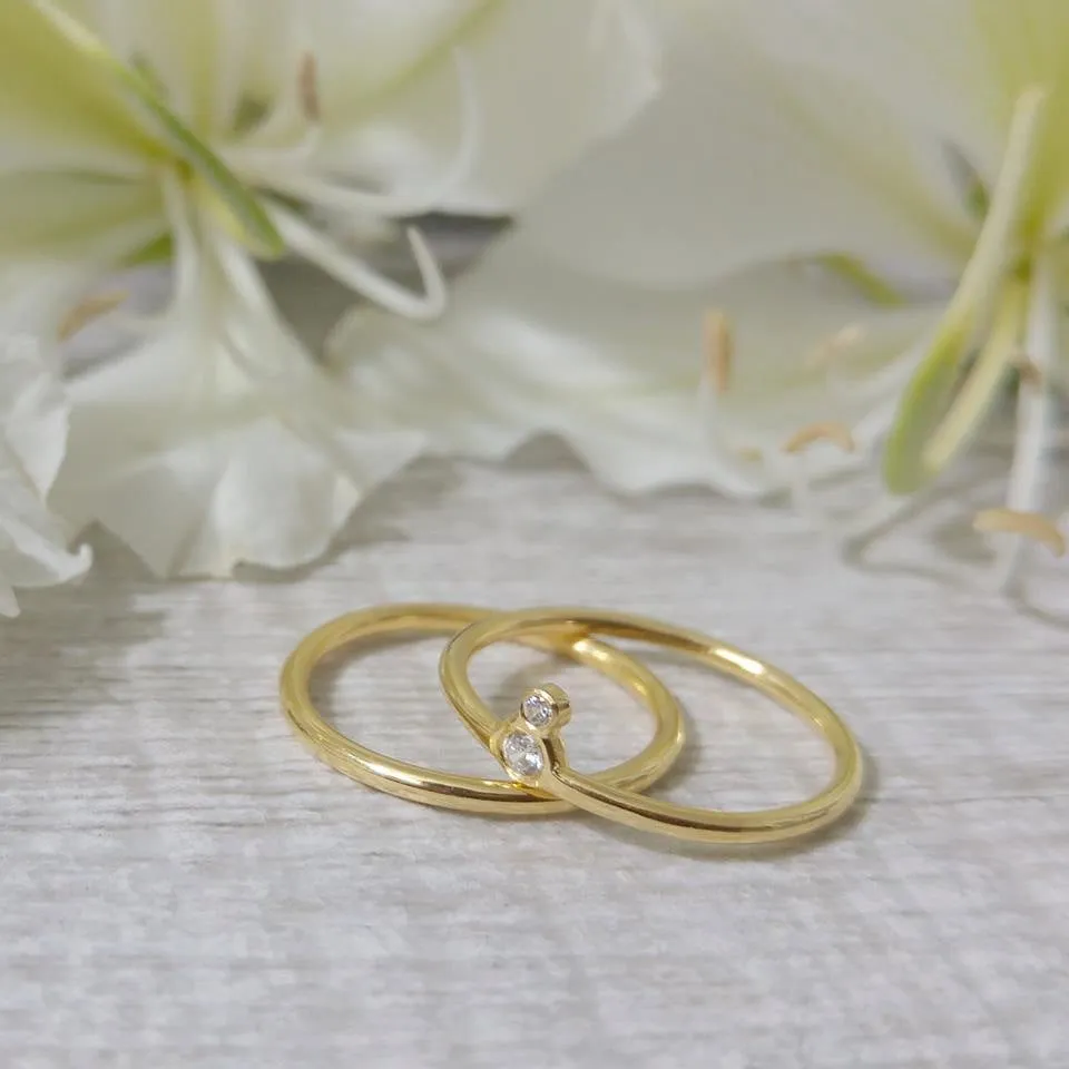 Unique engagement ring for women,  delicate wedding ring set, 14k gold engagement ring set, delicate diamond ring, thin gold rings set