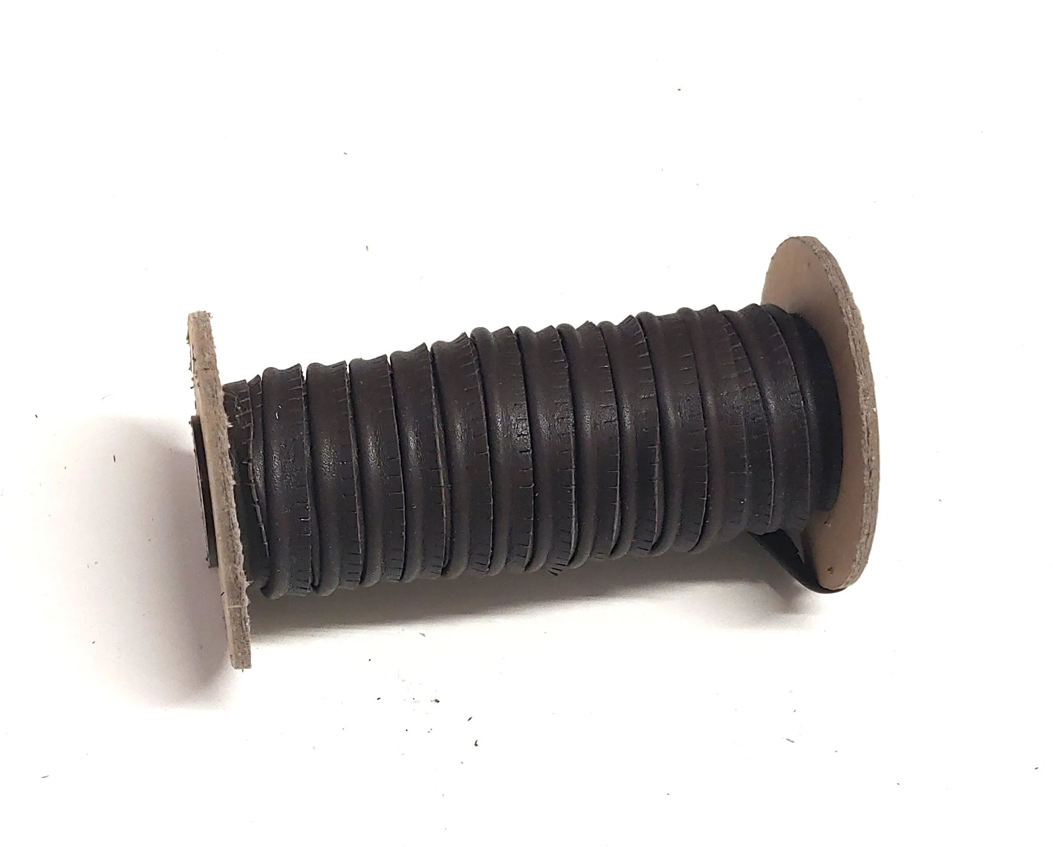 Waxy Brown Slashed Leather Cord Piping  5/16" (3 yds) 2095XDB
